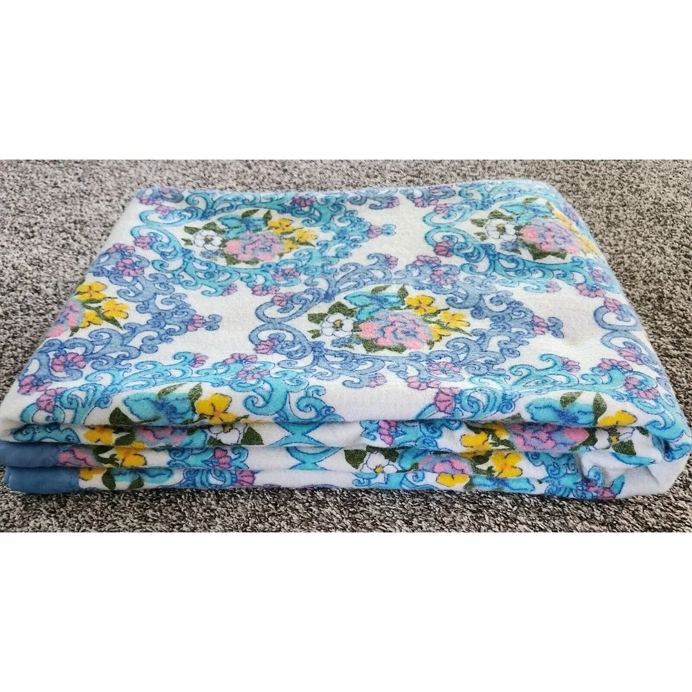JC Penney Fashion‎ Manor Floral Blue Satin Trim Blanket Twin Full Vintage